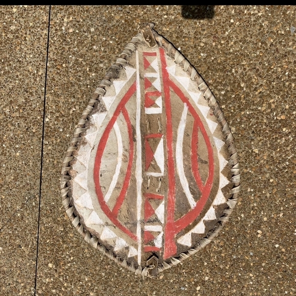Authentic African Maasai Shield 25 Inches Long x 16 inches Wide Tan Red White - Picture 11 of 12